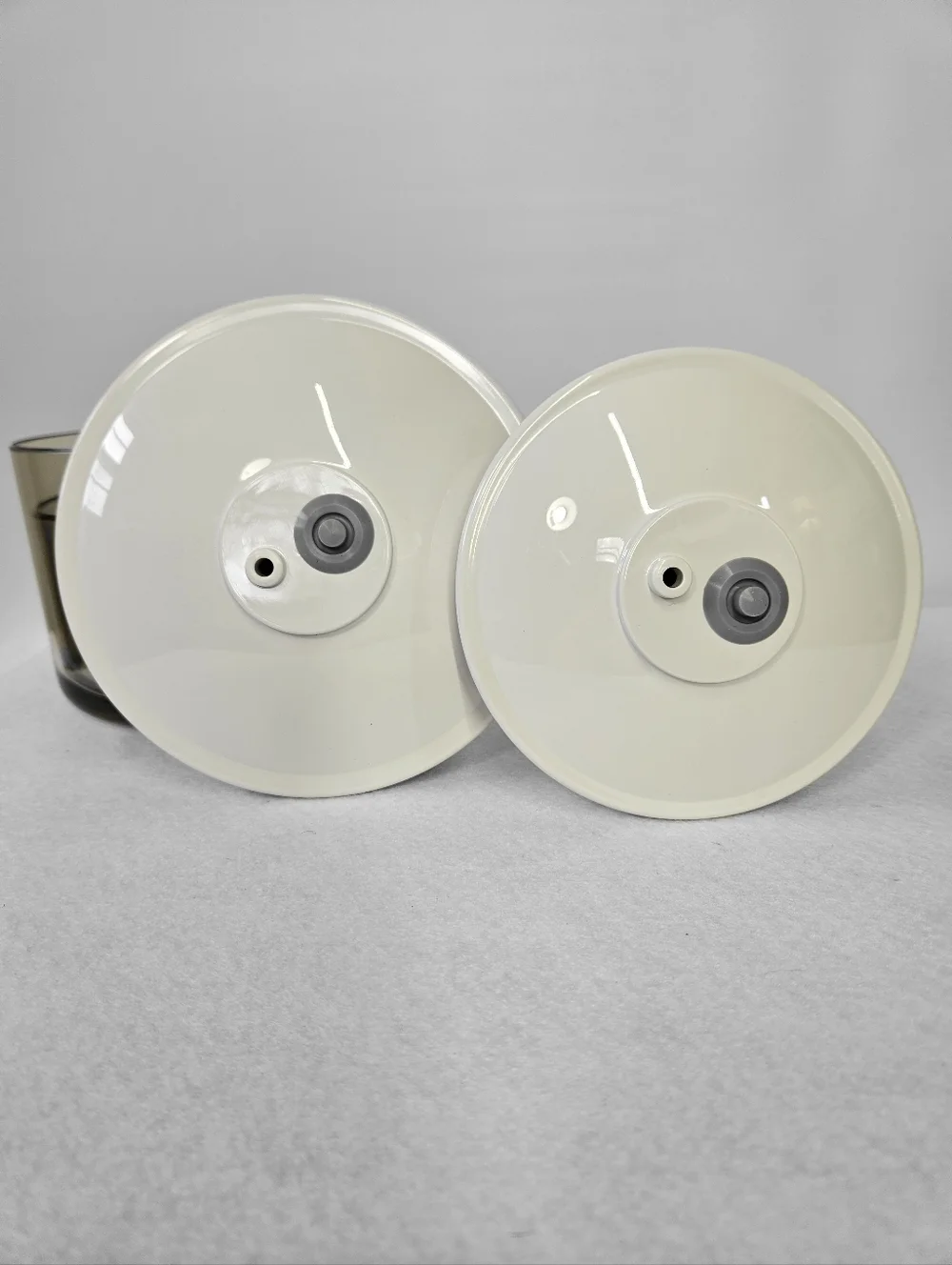 FoodSaver 2 NEW Canisters 50ox 25oz Vacuum Airtight Round Containers Nesting